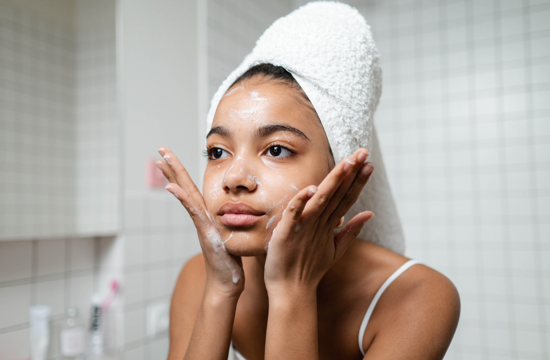Conoce los beneficios de la doble limpieza facial – KubWipes España
