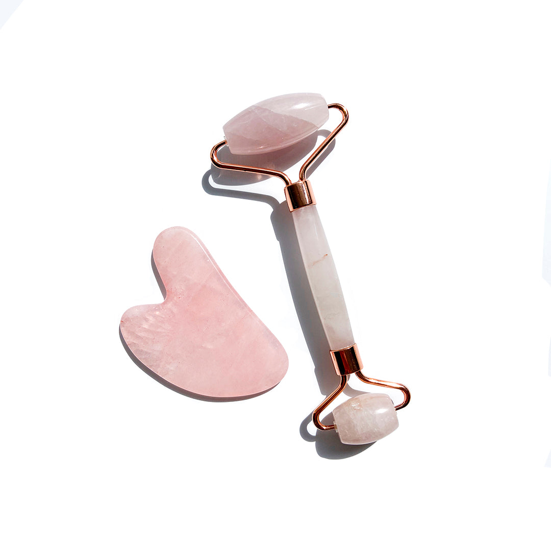 Pack rodillo masajeador facial y Gua Sha de cuarzo rosa, de Zen Arome